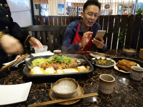 再忙也要來考察重慶特色餐飲——紙包魚